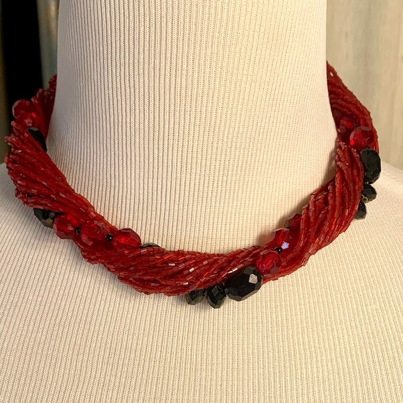 Vintage Red and black twisted glass bead choker - Picture 3 of 7